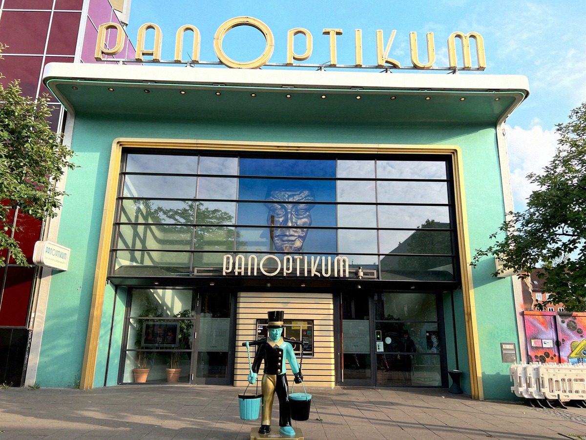 Facade of the Panoptikum in St. Pauli