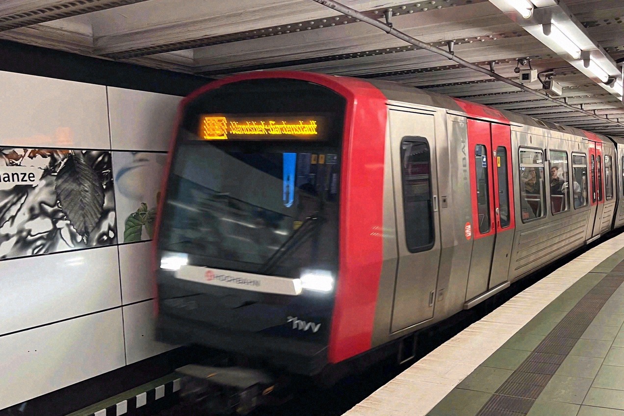 U-Bahn train in the HVV network Hamburg